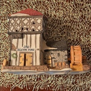 Department 56 Blythe Pond Holiday Decor - Red, Brown, Gray